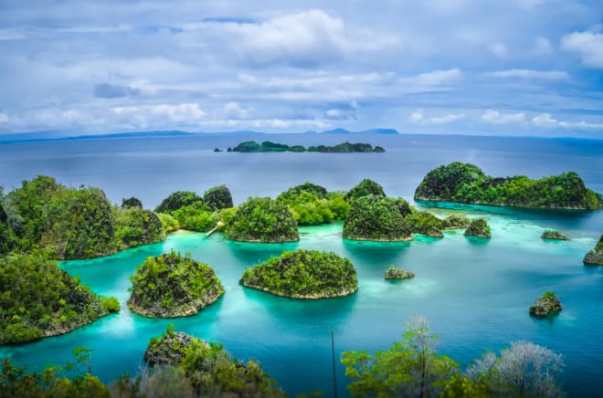 Inselgruppe bei Papua, Tropisch