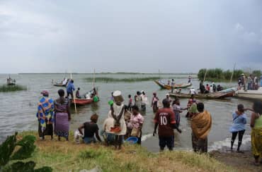 Fischer im Dorf Vitshumbi am Eduardsee, Virunga Nationalpark, Demokratische Republik Kongo