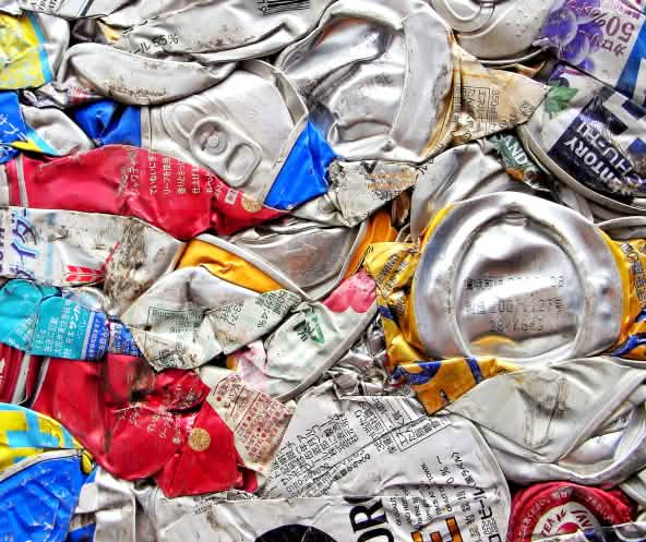 Gepresste Aluminiumdosen