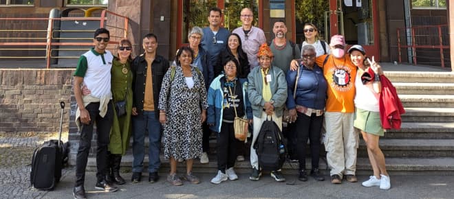 Besuchergruppe vor dem Lateinamerika Institut der FU Berlin