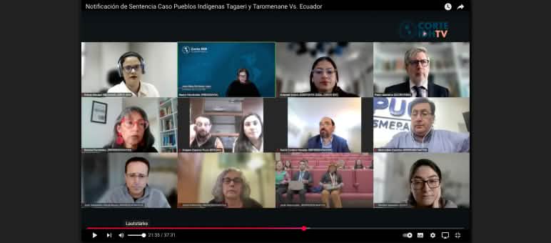 Bildschirmfoto von der öffentlichen Urteilsverkündung. Zu sehen sind Richter, Anwälte, Vertreter von Ecuador und NGOs Screenshot Youtube Corte IDH Ecuador