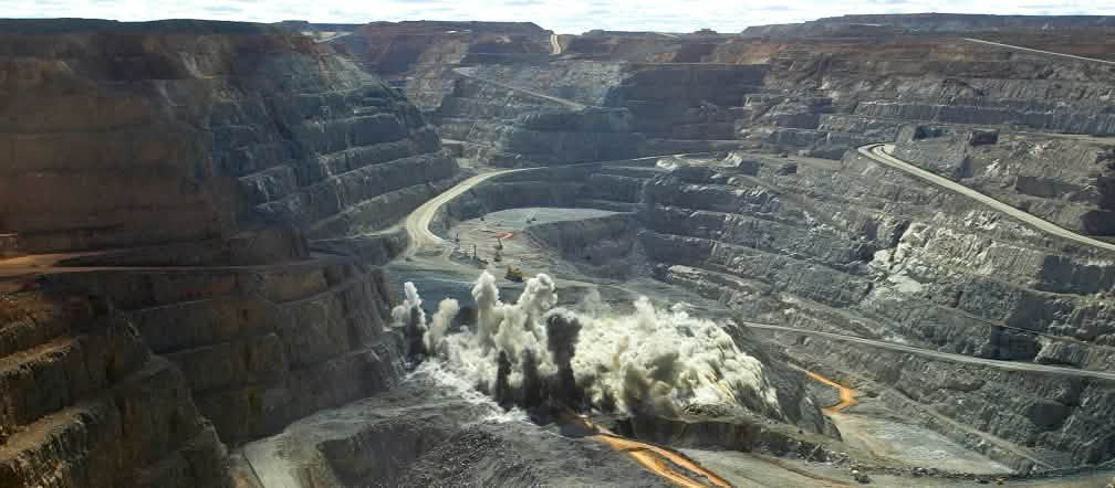 Eine solche Goldmine soll im Regenwald angelegt werden Gold Mine Tagebau