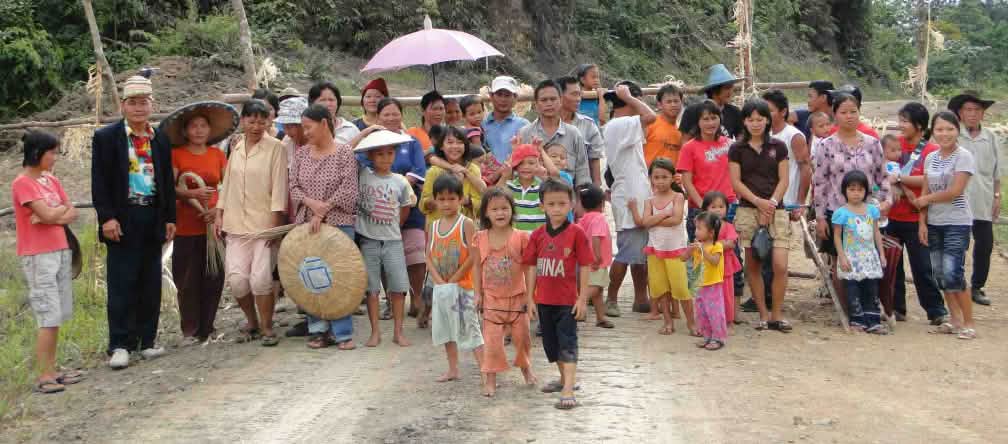 Mneschen wehren sich seit gegen die Rodung ihrer Wälder Indigene Penan protestieren in Sarawak