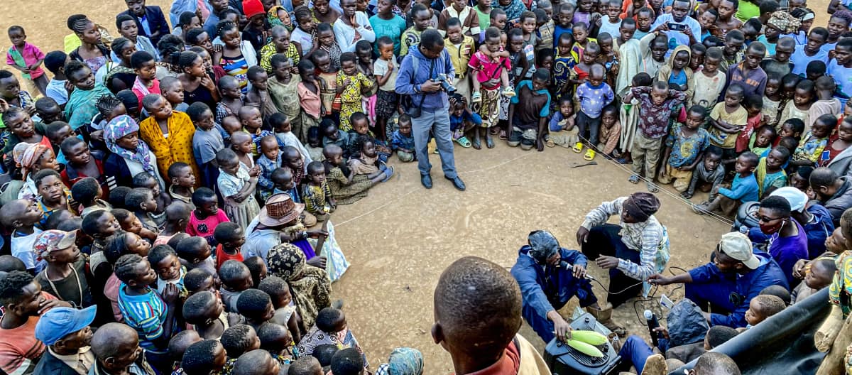 Theateraufführung in der Kleinstadt Kanyabayonga am Virunga Nationalpark