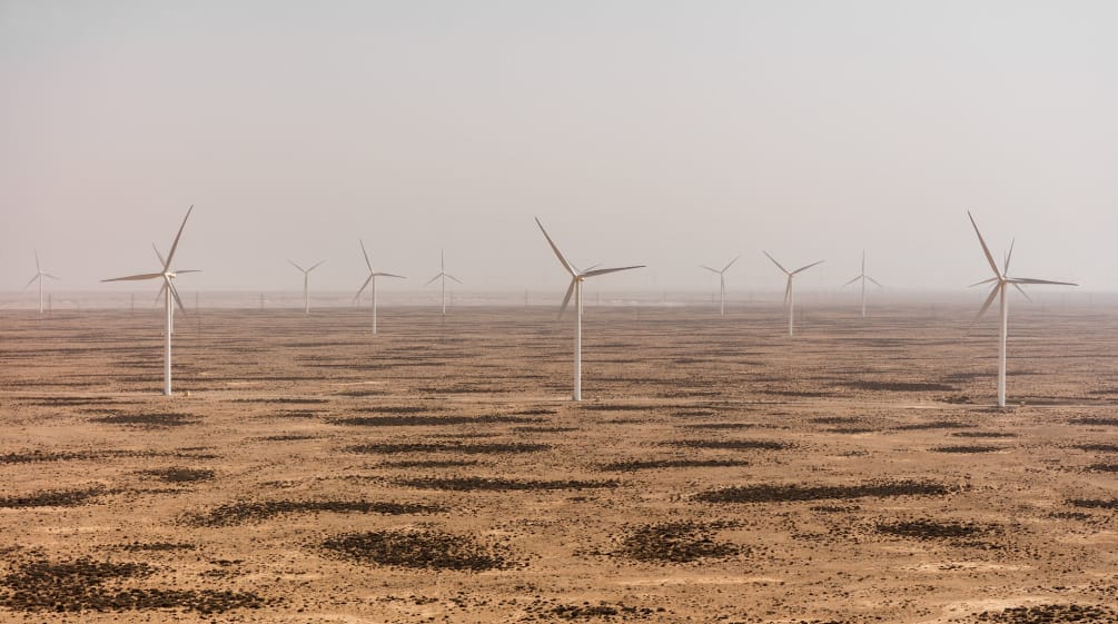 Symbolbild: Windkraftanlagen in einem Wüstengebiet