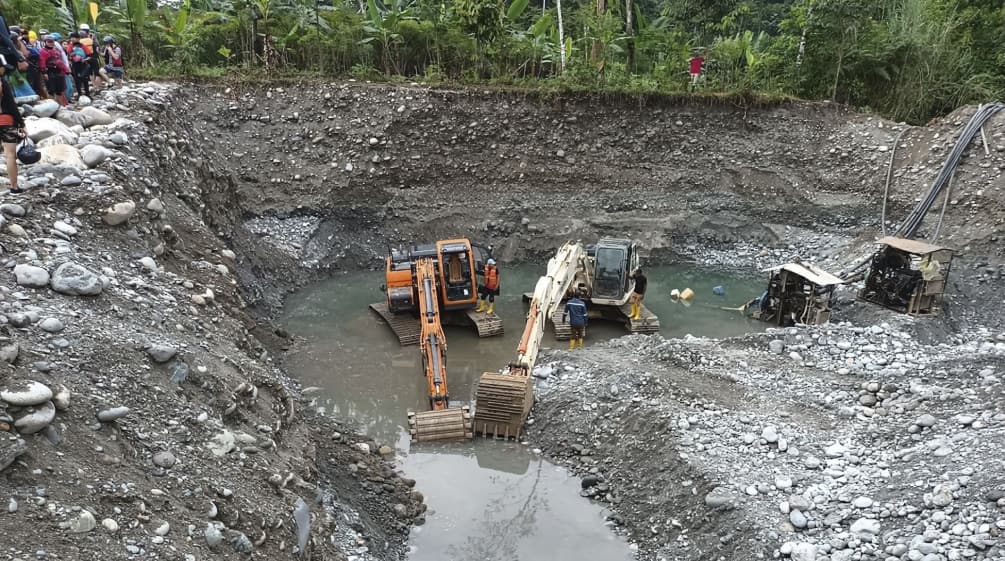 Bauern in Cajamarca protestieren gegen Minenausbau Bergbau zerstört Regenwald
