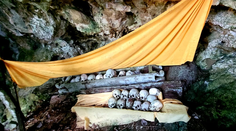 Schädel der Ahnen in Höhle