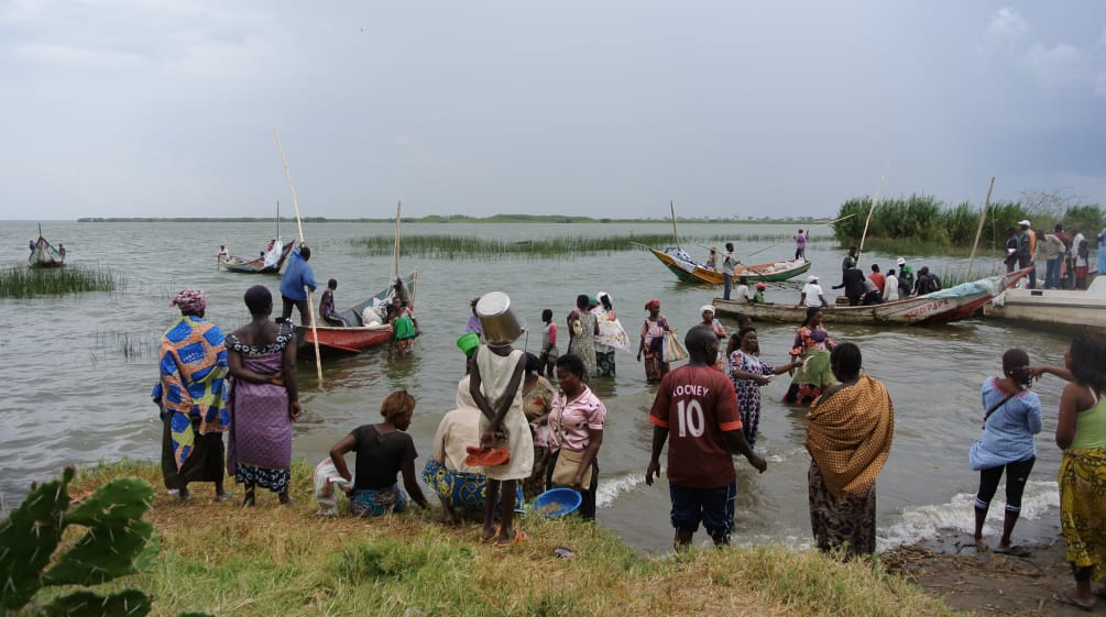 Fischer im Dorf Vitshumbi im Virunga Nationalpark